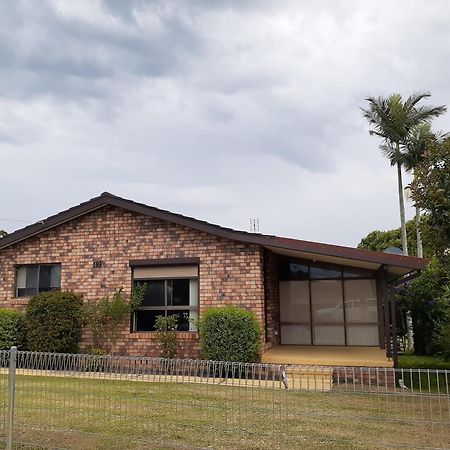 Quiet Property By The River Bed & Breakfast Kempsey Exterior photo